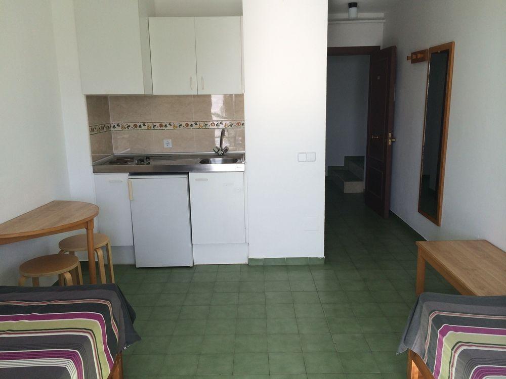 Coconut Apartments - Adults Only Магалуф Екстериор снимка