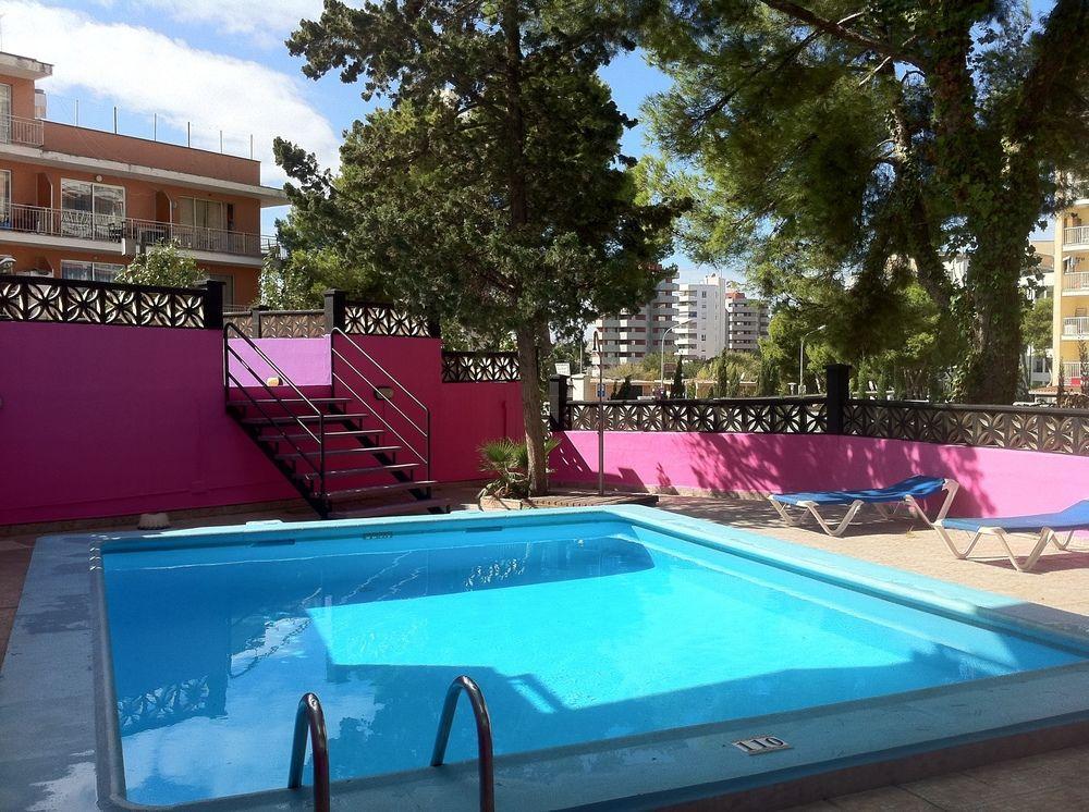 Coconut Apartments - Adults Only Магалуф Екстериор снимка